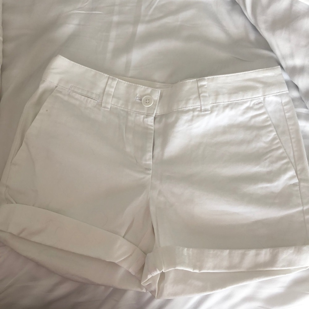 Whit dress shorts